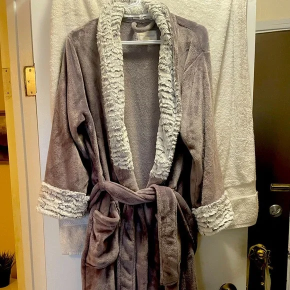 Soft Robe - Picture 1 of 2
